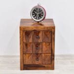 Side table in solid wood with honey-brown drawers
